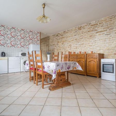 Vintage Holiday Home With Private Garden Nouart Luaran gambar