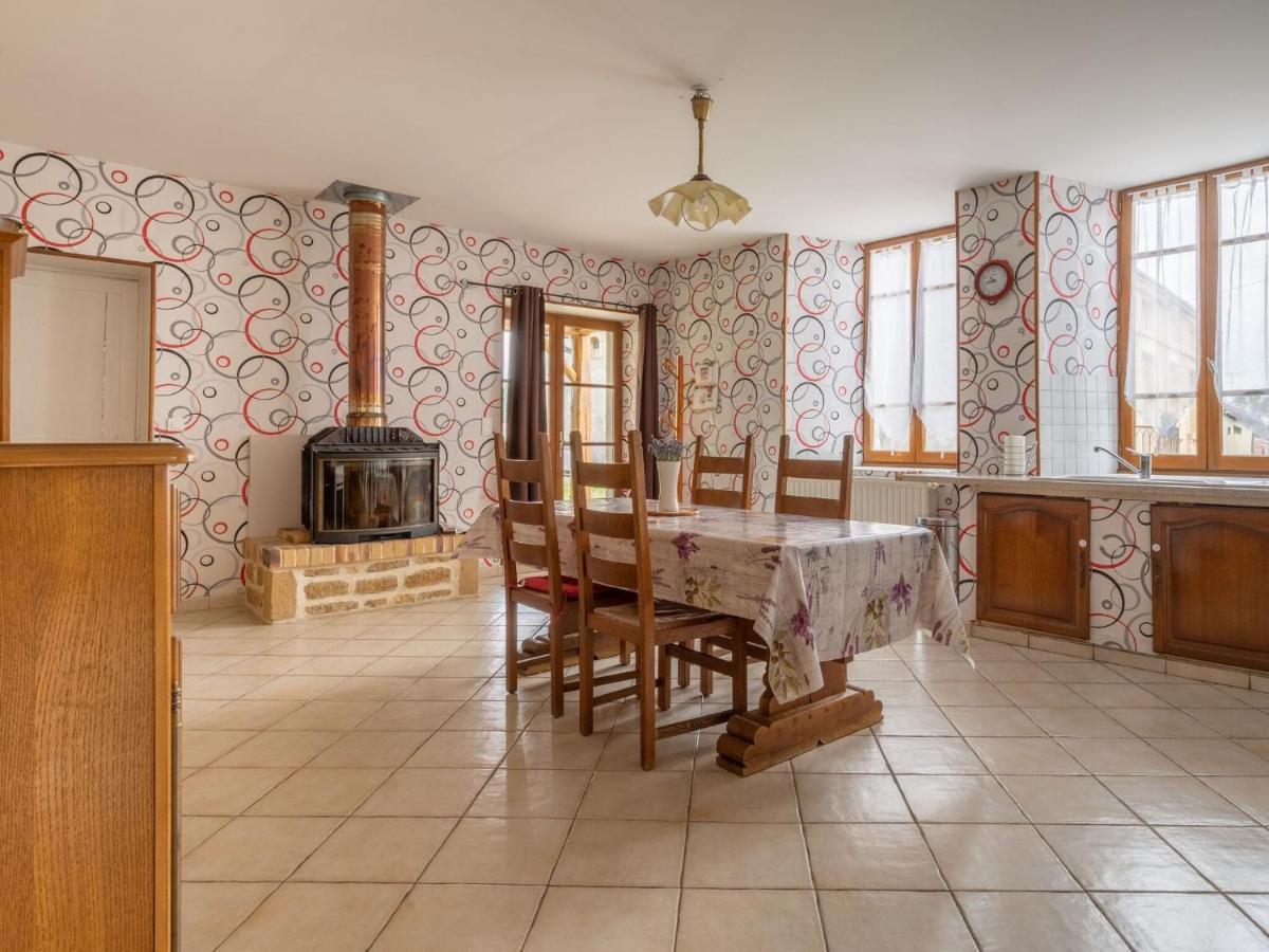 Vintage Holiday Home With Private Garden Nouart Bilik gambar