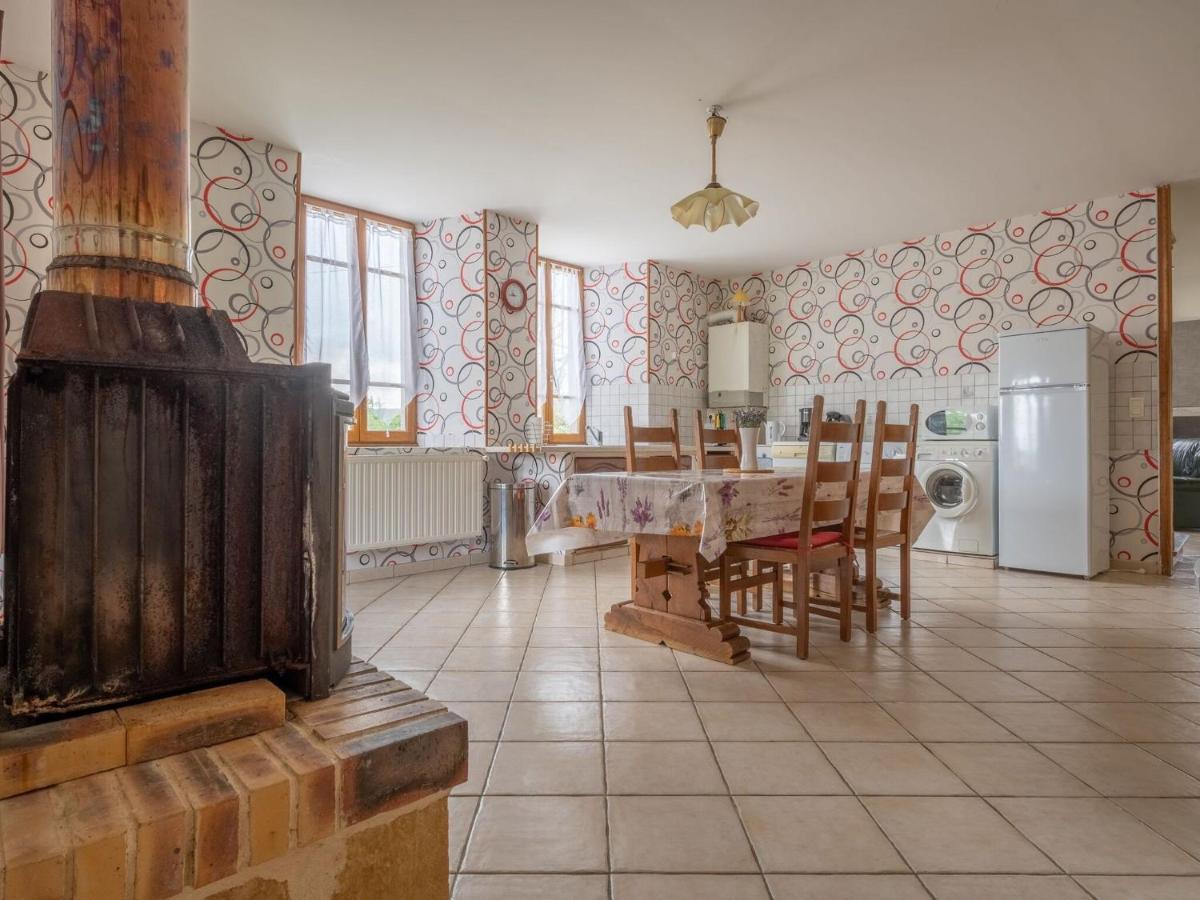 Vintage Holiday Home With Private Garden Nouart Luaran gambar